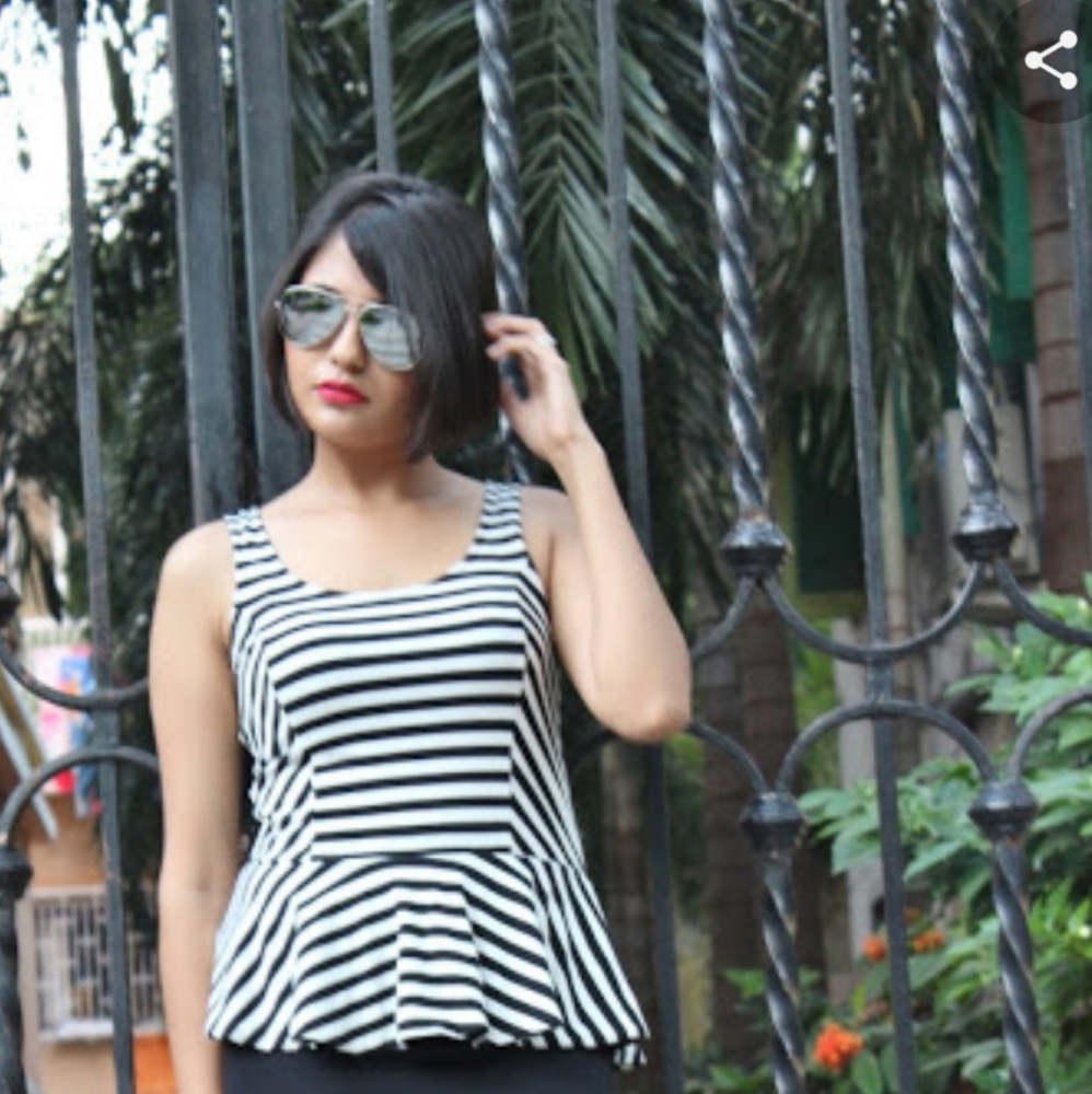 New mode black and white shirt size S